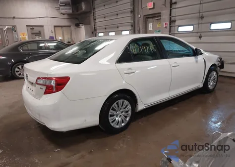 2012 Toyota Camry Base z USA, uszkodzony, nr VIN 4T4BF1FK1CR199502